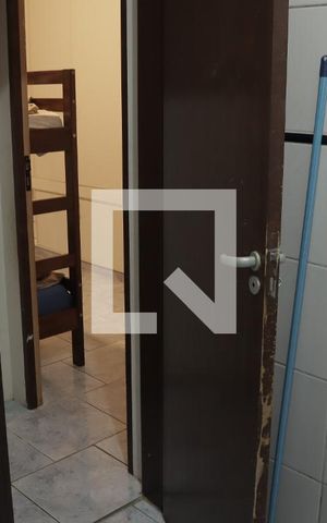 Casa para alugar com 35m², 6 quartos e sem vagaBanheiro 1 (casa 02)
