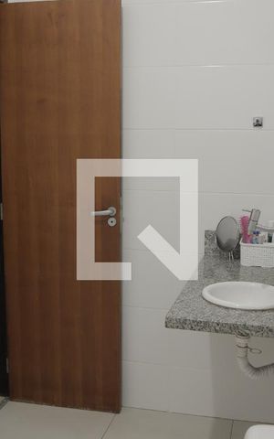 Casa para alugar com 35m², 6 quartos e sem vagaBanheiro suíte 2 (casa 01)