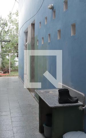 Casa para alugar com 35m², 6 quartos e sem vagaQuintal