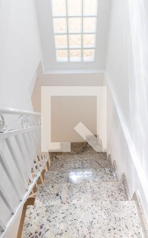Casa para alugar com 120m², 3 quartos e 1 vagaEscada