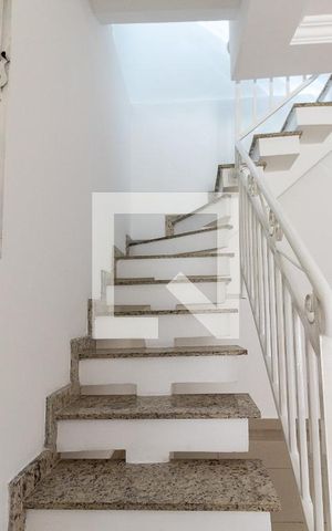 Casa para alugar com 120m², 3 quartos e 1 vagaEscada