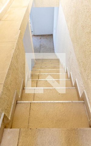 Casa para alugar com 120m², 3 quartos e 1 vagaEscada