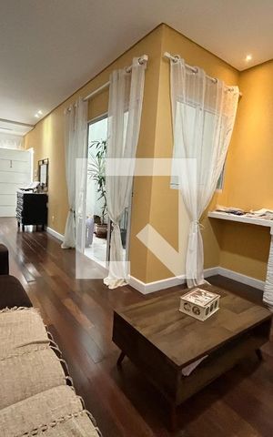Casa à venda com 380m², 5 quartos e 3 vagas Casa à venda com 380m², 5 quartos e 3 vagasSala