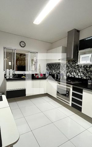 Casa à venda com 380m², 5 quartos e 3 vagas Casa à venda com 380m², 5 quartos e 3 vagasCozinha
