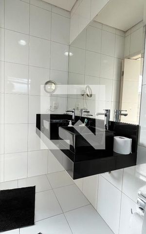 Casa à venda com 380m², 5 quartos e 3 vagas Casa à venda com 380m², 5 quartos e 3 vagasBanheiro da Suíte 1