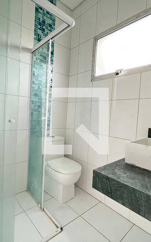 Casa à venda com 380m², 5 quartos e 3 vagas Casa à venda com 380m², 5 quartos e 3 vagasBanheiro da Suíte 2