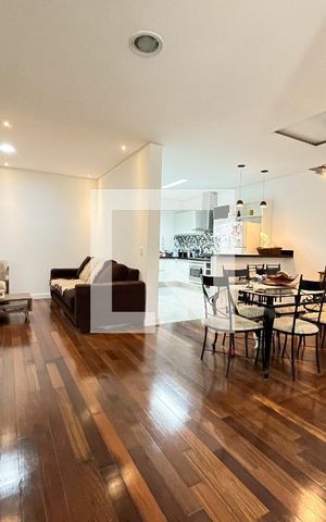 Casa à venda com 380m², 5 quartos e 3 vagas Casa à venda com 380m², 5 quartos e 3 vagasSala