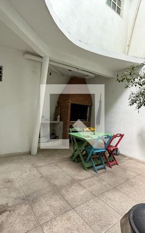 Casa à venda com 380m², 5 quartos e 3 vagas Casa à venda com 380m², 5 quartos e 3 vagasÁrea externa