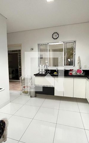 Casa à venda com 380m², 5 quartos e 3 vagas Casa à venda com 380m², 5 quartos e 3 vagasCozinha