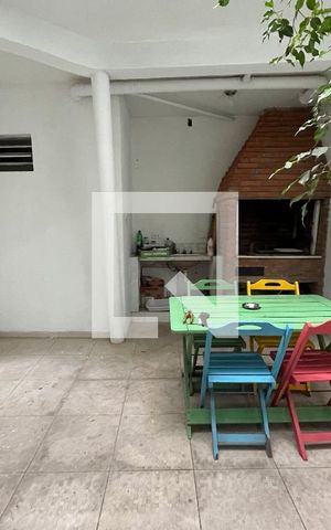 Casa à venda com 380m², 5 quartos e 3 vagas Casa à venda com 380m², 5 quartos e 3 vagasÁrea externa