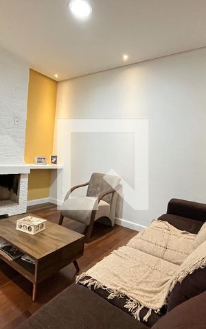 Casa à venda com 380m², 5 quartos e 3 vagas Casa à venda com 380m², 5 quartos e 3 vagasSala