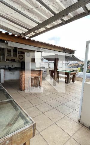 Casa à venda com 380m², 5 quartos e 3 vagas Casa à venda com 380m², 5 quartos e 3 vagasÁrea externa
