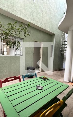 Casa à venda com 380m², 5 quartos e 3 vagas Casa à venda com 380m², 5 quartos e 3 vagasÁrea externa