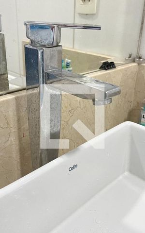Casa à venda com 380m², 5 quartos e 3 vagas Casa à venda com 380m², 5 quartos e 3 vagasBanheiro suite 3