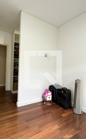 Casa à venda com 380m², 5 quartos e 3 vagas Casa à venda com 380m², 5 quartos e 3 vagasSuite 3