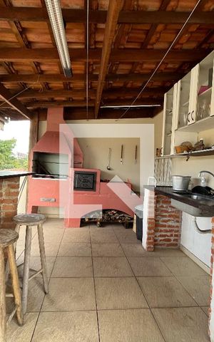 Casa à venda com 380m², 5 quartos e 3 vagas Casa à venda com 380m², 5 quartos e 3 vagasÁrea externa