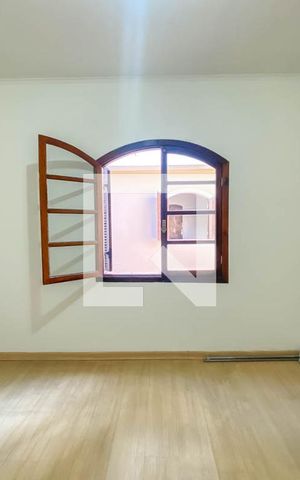 Casa para alugar com 220m², 3 quartos e 2 vagas Casa para alugar com 220m², 3 quartos e 2 vagasQuarto 2
