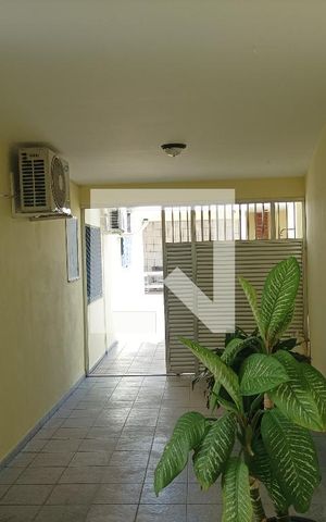 Casa à venda com 150m², 2 quartos e 3 vagas Casa à venda com 150m², 2 quartos e 3 vagasGaragem