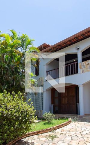 Casa à venda com 522m², 5 quartos e 5 vagas Casa à venda com 522m², 5 quartos e 5 vagasFachada