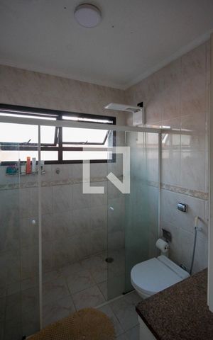 Casa à venda com 320m², 4 quartos e 5 vagas Casa à venda com 320m², 4 quartos e 5 vagasBanheiro da Suíte