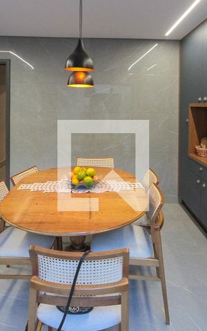 Casa à venda com 320m², 4 quartos e 5 vagas Casa à venda com 320m², 4 quartos e 5 vagasCozinha