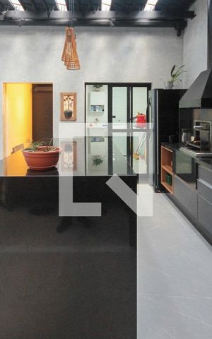 Casa à venda com 320m², 4 quartos e 5 vagas Casa à venda com 320m², 4 quartos e 5 vagasEspaço Gourmet