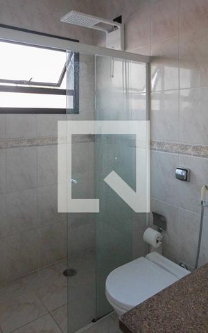 Casa à venda com 320m², 4 quartos e 5 vagas Casa à venda com 320m², 4 quartos e 5 vagasBanheiro da Suíte