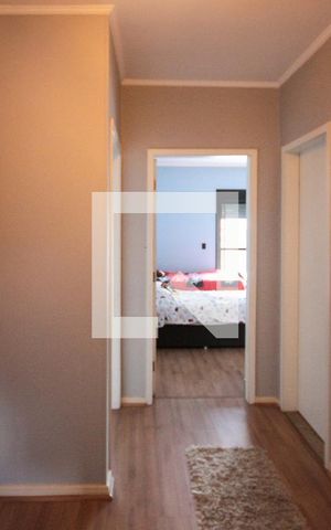 Casa à venda com 320m², 4 quartos e 5 vagas Casa à venda com 320m², 4 quartos e 5 vagasCorredor