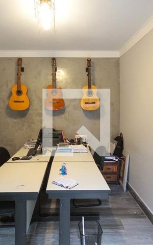 Casa à venda com 320m², 4 quartos e 5 vagas Casa à venda com 320m², 4 quartos e 5 vagasEscritório