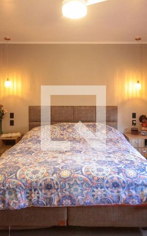 Casa à venda com 320m², 4 quartos e 5 vagas Casa à venda com 320m², 4 quartos e 5 vagasSuíte