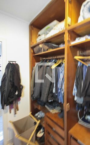 Casa à venda com 320m², 4 quartos e 5 vagas Casa à venda com 320m², 4 quartos e 5 vagasCloset