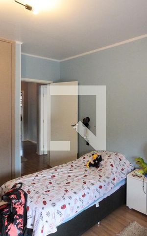 Casa à venda com 320m², 4 quartos e 5 vagas Casa à venda com 320m², 4 quartos e 5 vagasQuarto