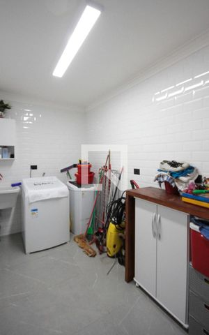 Casa à venda com 320m², 4 quartos e 5 vagas Casa à venda com 320m², 4 quartos e 5 vagasÁrea de Serviço