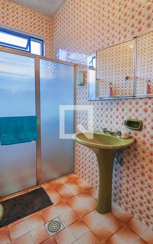 Casa à venda com 320m², 3 quartos e 4 vagasBanheiro 1