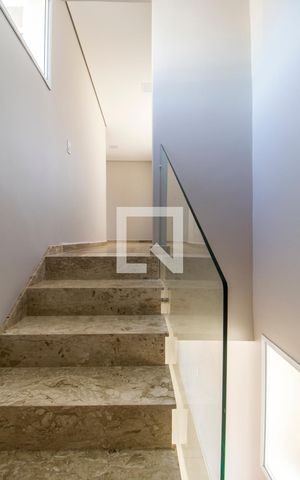 Casa de condomínio à venda com 280m², 3 quartos e 2 vagas Casa de condomínio à venda com 280m², 3 quartos e 2 vagasCorredor
