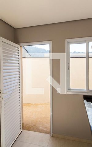Casa de condomínio à venda com 280m², 3 quartos e 2 vagas Casa de condomínio à venda com 280m², 3 quartos e 2 vagasÁrea de Serviço