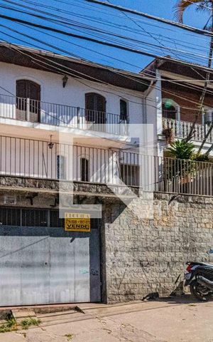 Casa à venda com 260m², 5 quartos e 2 vagas Casa à venda com 260m², 5 quartos e 2 vagasFachada