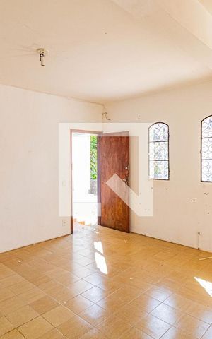 Casa à venda com 260m², 5 quartos e 2 vagas Casa à venda com 260m², 5 quartos e 2 vagasCasa 01 - Sala