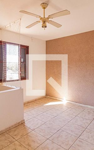 Casa à venda com 260m², 5 quartos e 2 vagas Casa à venda com 260m², 5 quartos e 2 vagasCasa 03 - Suite