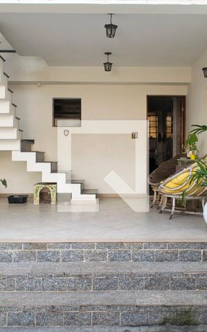 Casa à venda com 204m², 3 quartos e 4 vagas Casa à venda com 204m², 3 quartos e 4 vagasQuintal