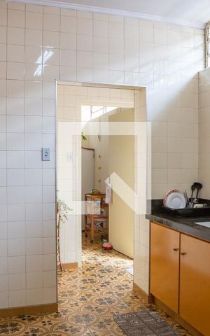 Casa à venda com 300m², 3 quartos e 4 vagas Casa à venda com 300m², 3 quartos e 4 vagasCozinha