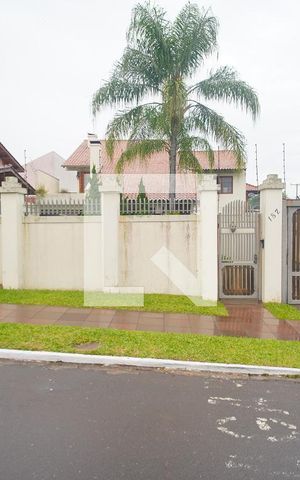 Casa à venda com 246m², 3 quartos e 2 vagasFachada