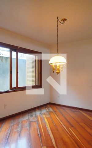 Casa à venda com 246m², 3 quartos e 2 vagasSala