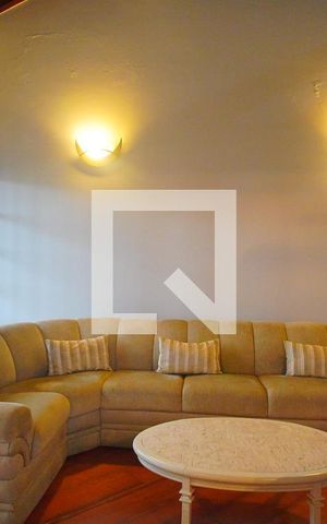Casa à venda com 246m², 3 quartos e 2 vagasSala