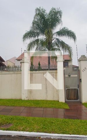 Casa à venda com 246m², 3 quartos e 2 vagasFachada