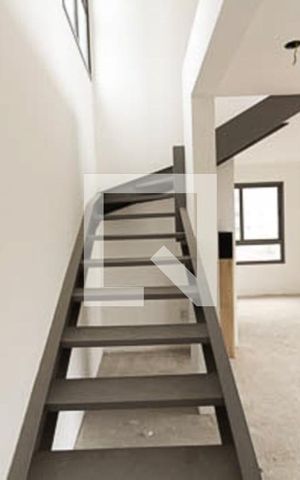 Apartamento à venda com 99m², 2 quartos e 1 vaga Apartamento à venda com 99m², 2 quartos e 1 vagaEscada
