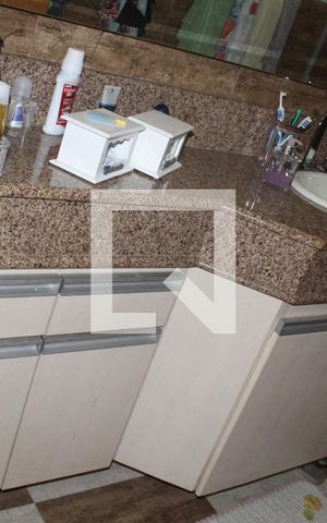 Casa à venda com 300m², 4 quartos e 2 vagasBanheiro 1