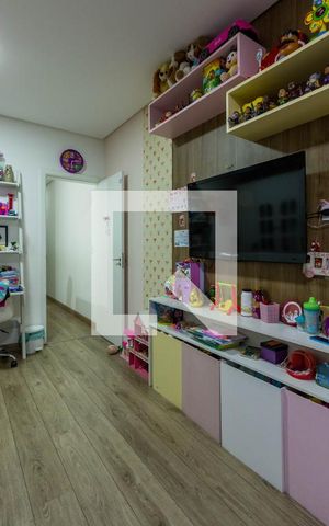 Casa à venda com 140m², 3 quartos e 2 vagas Casa à venda com 140m², 3 quartos e 2 vagasQuarto