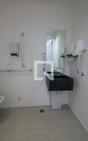 Studio à venda com 28m², 1 quarto e sem vaga Studio à venda com 28m², 1 quarto e sem vagaBanheiro da academia
