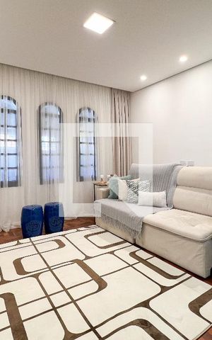 Casa à venda com 240m², 2 quartos e 3 vagasSala